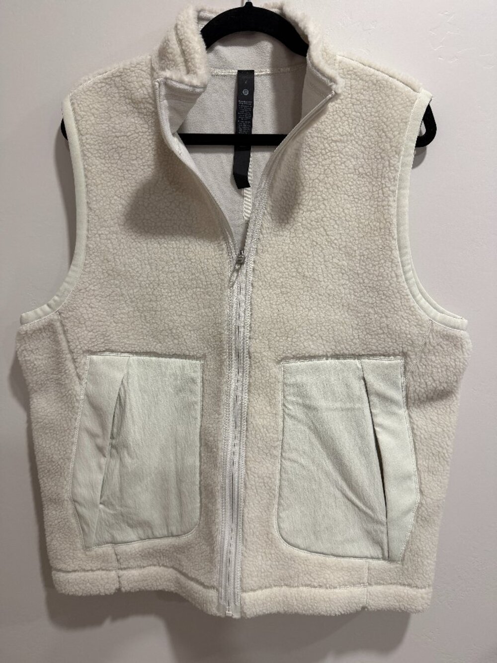 Lululemon Men's High Pile Fleece Vest Size Large Bone Color